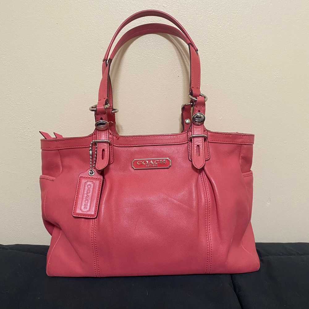 Pink Coach purse 🎀